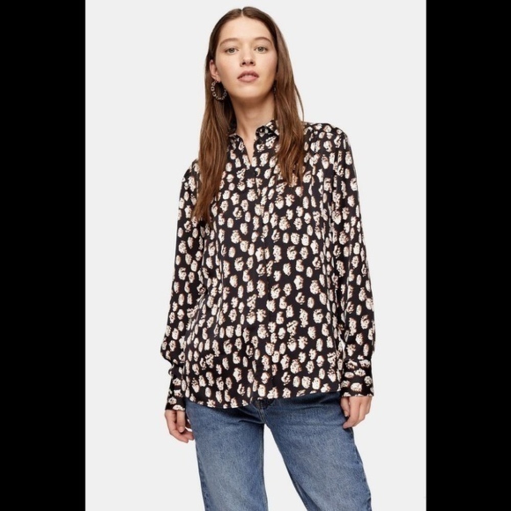 NWT TOPSHOP Black And White Print Satin Blouse
